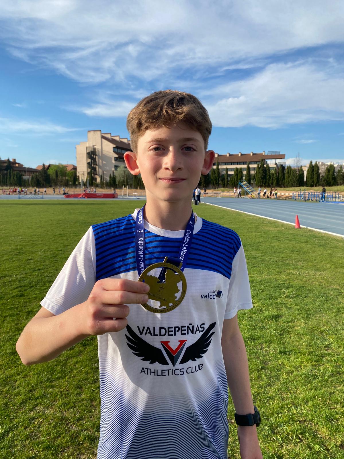 JUAN FERNANDEZ CAMPEÓN REGIONAL SUB14 80 VALLAS