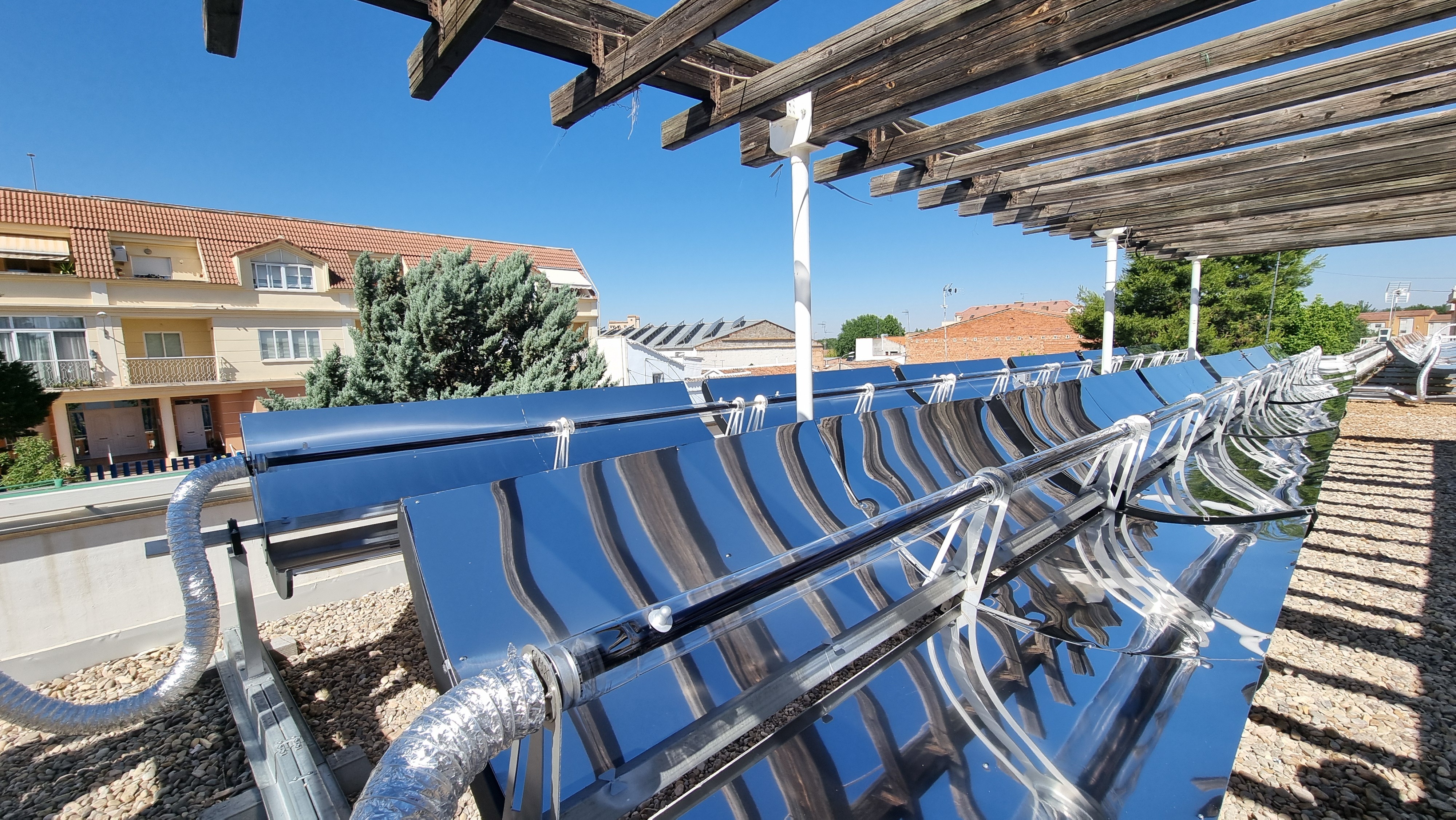 CAPTADORES SOLARES PISCINA LOS LLANOS (2)
