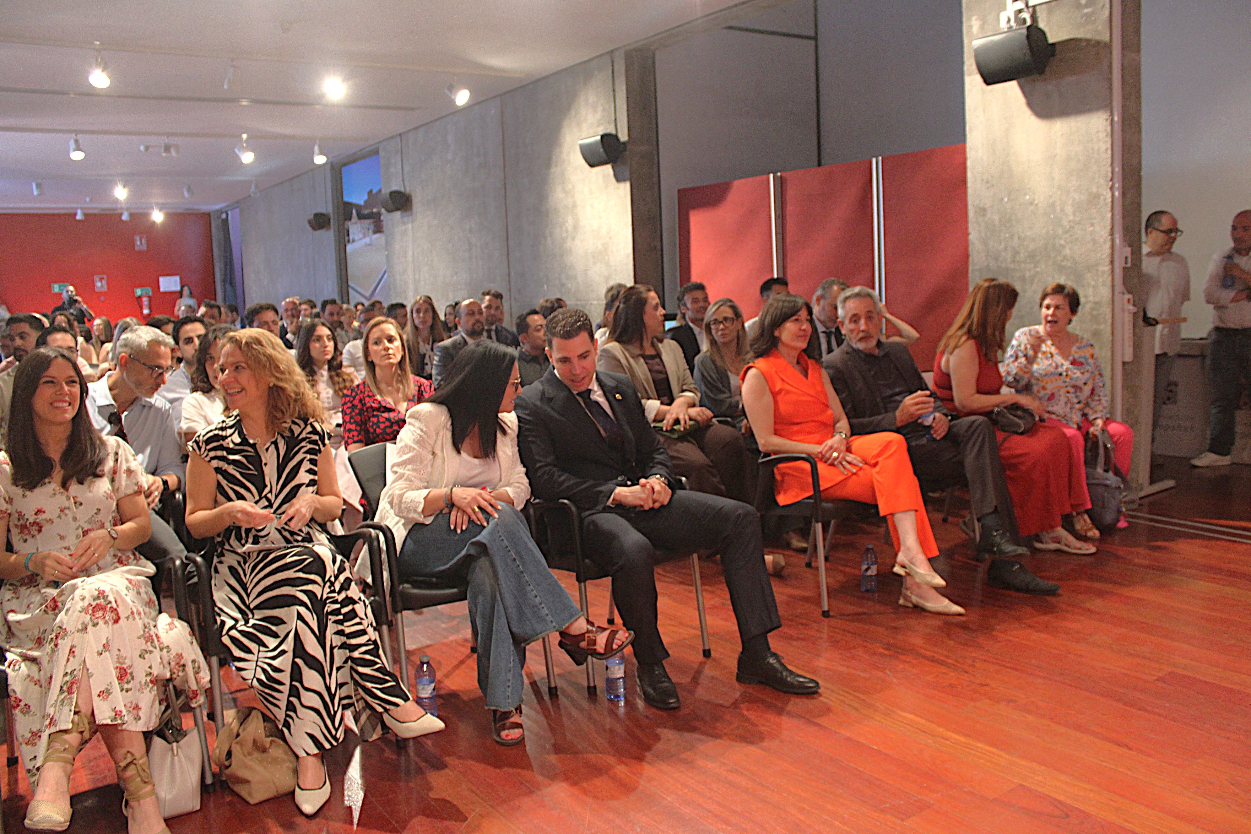 Blanca Fernández - Premios AJE CR 05