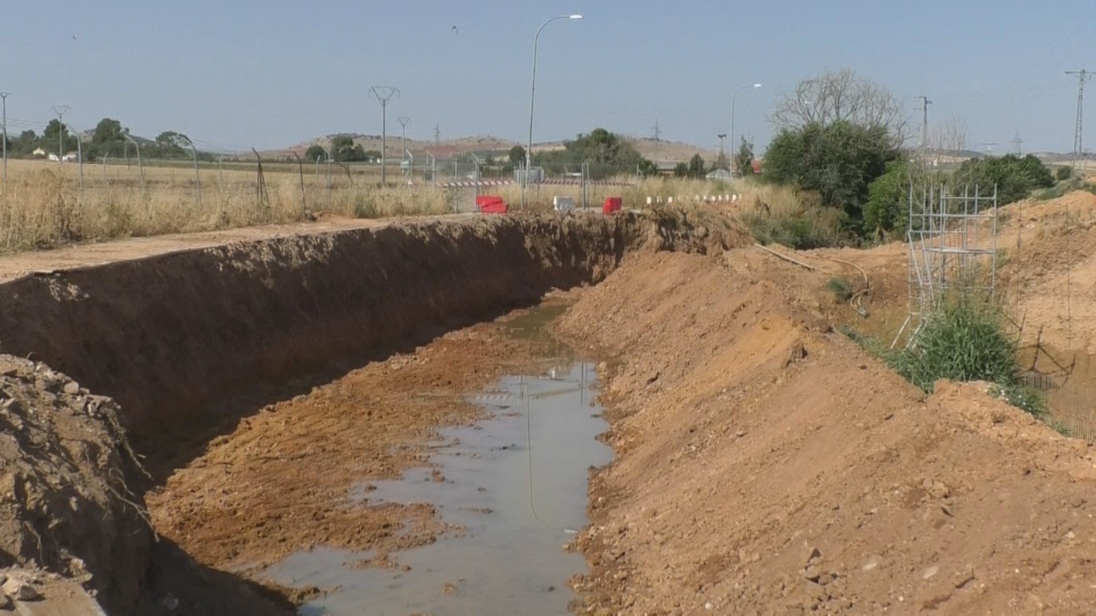 OBRAS VEGUILLA ENSANCHE PASO BAJO PUENTE VÍA (1)