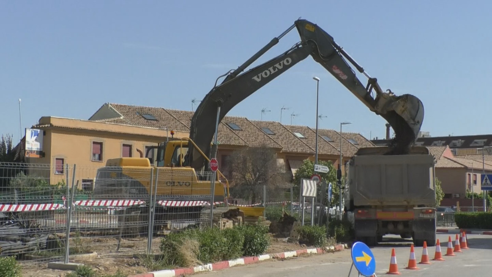 OBRAS VEGUILLA ENSANCHE PASO BAJO PUENTE VÍA (2)