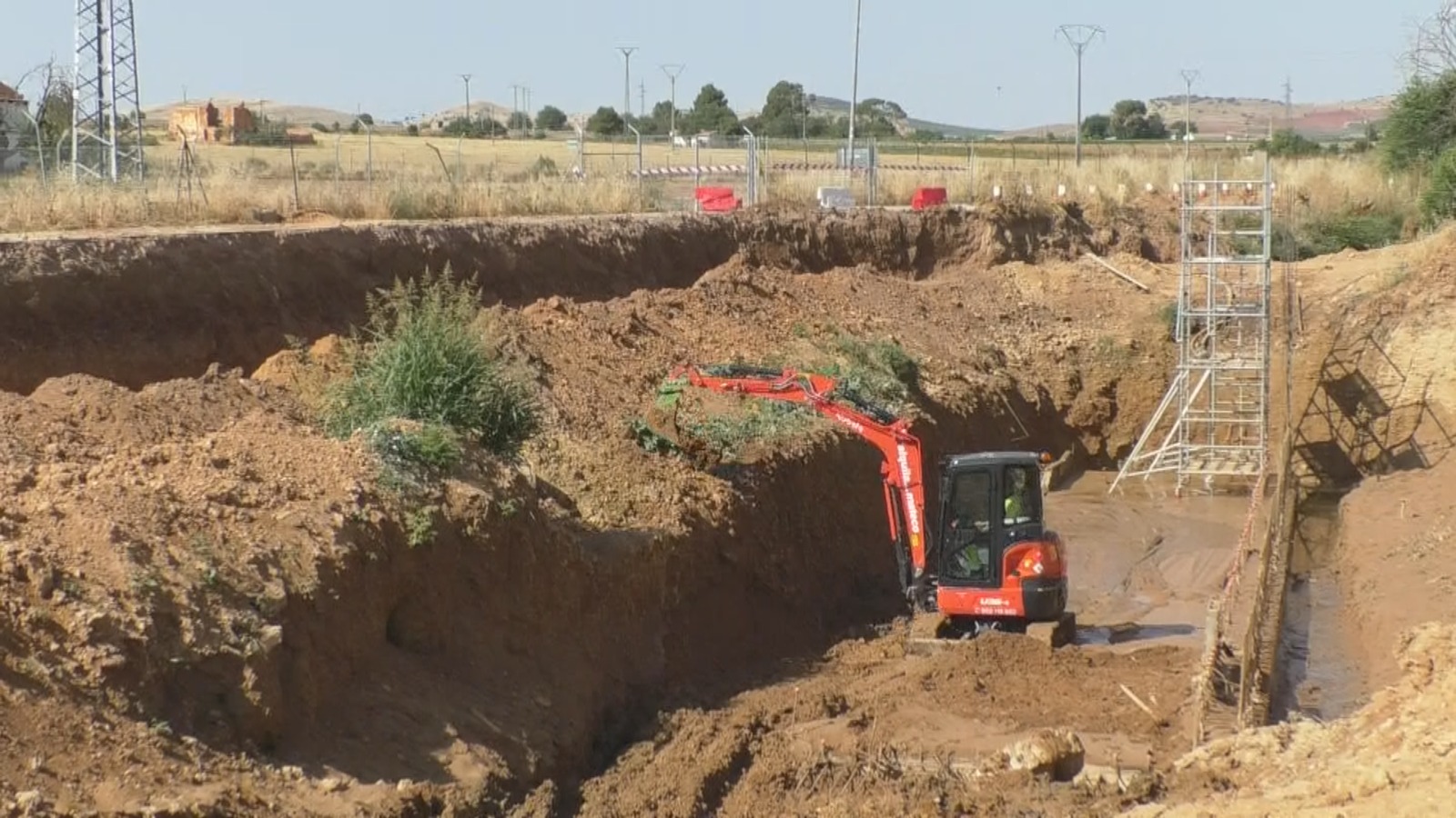 OBRAS VEGUILLA ENSANCHE PASO BAJO PUENTE VÍA (4)