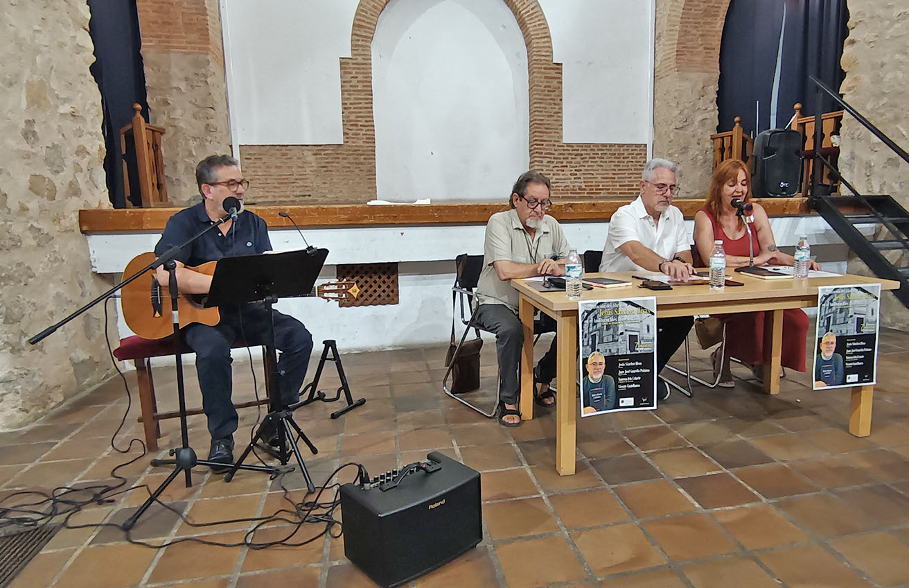 Un momento durante la presentación de 'Entre silencio y silencio' en Valdepeñas